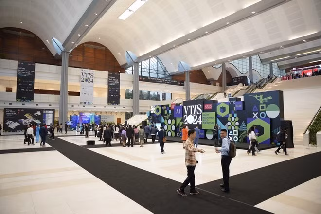 Le 3 décembre, le Vietnam Tech Impact Summit 2024 (VTIS 2024) se tient au Centre national des congrès de Hanoi. Photo : VietnamPlus
