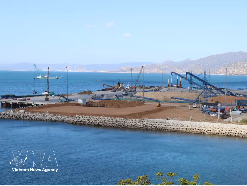 Le port international de Trung Nam Cà Ná, dans la province de Khanh Hoa, crée une chaîne d'approvisionnement pour les marchandises de la région. Photo : VNA
