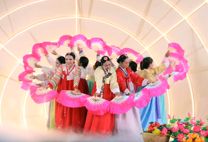 Représentation artistique à l’« Échange d’amitié 2025 », le 15 juin, à Hô Chi Minh-Ville. Photo : VNA