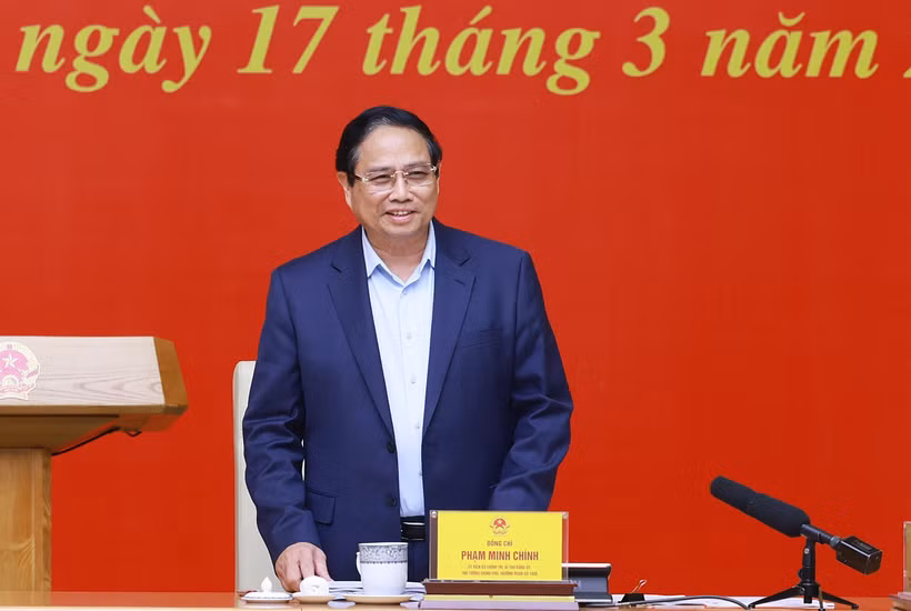 Le Premier ministre Pham Minh Chinh copréside avec le président de l’Assemblée nationale Trân Thanh Mân la conférence d’annonce du projet de rapport de la mission de contrôle 1908 du Politburo et du Secrétariat du Comité central du Parti sur le Comité du Parti de l’Assemblée nationale. Photo : VNA