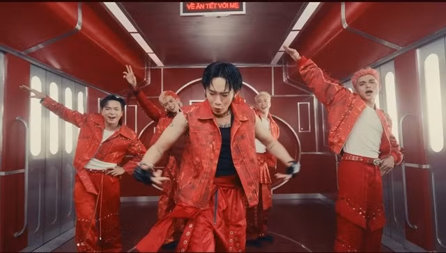 Le groupe B.O.F sort «Têt dinh noc» (Têt Extravaganza) composé par le compositeur et chanteur Bui Công Nam. Photo tirée du clip musical
