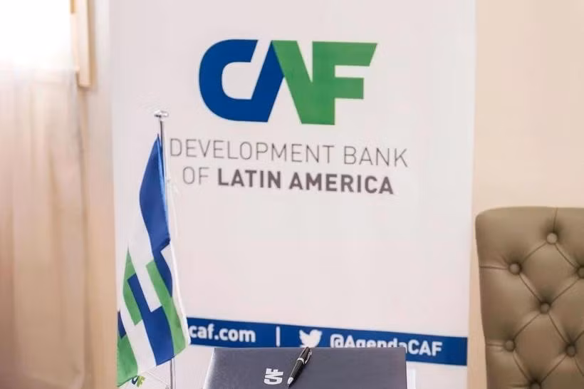 Le vice-président exécutif de CAF, Gianpiero Leoncini souligne que le Vietnam a toutes les conditions nécessaires pour devenir un modèle de développement durable. Photo : VNA