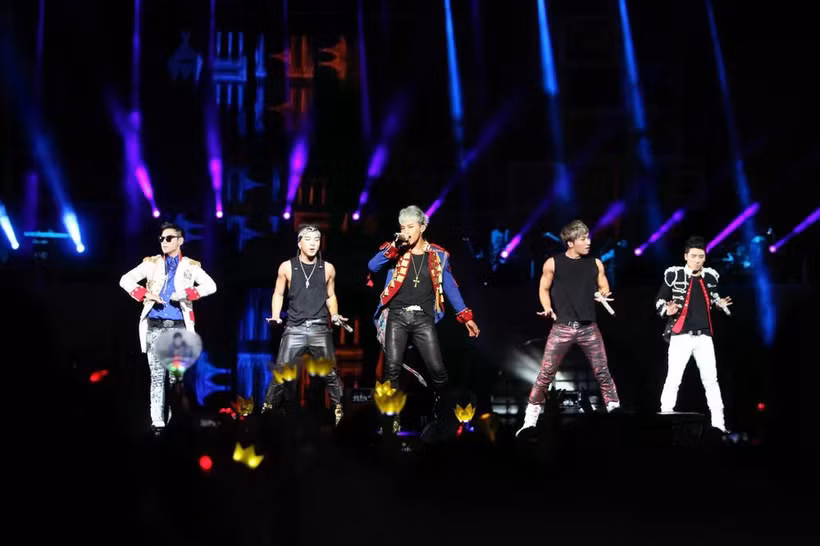 Les membres du groupe Big Bang donneront deux concerts au stade national My Dinh, à Hanoi, les 24 et 25 octobre 2026. Photo : thethaovanhoa.vn