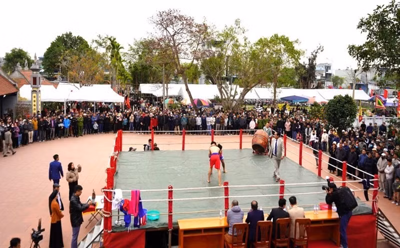 La fête de lutte traditionnelle du village de Triêu Khuc est devenue un trait culturel unique de cette localité pendant les premiers jours de printemps. 