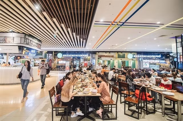 Le nombre d'établissements de restauration a atteint environ 329.200 à la fin du deuxième trimestre, contre quelque 299.900 un an plus tôt. Photo : thuongtruong.com.vn