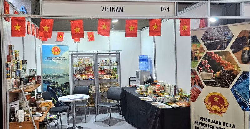 Plus de 50 entreprises vietnamiennes participent au salon international de l’alimentation et des services «Espacio Food & Service 2025», à Santiago, au Chili. Photo : Office du commerce du Vietnam au Chili