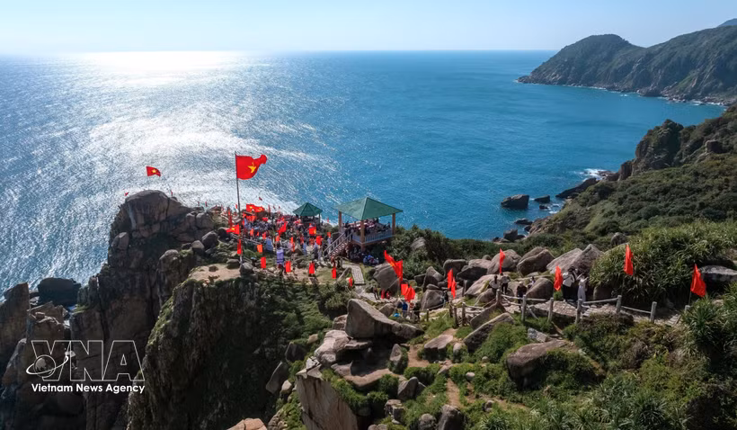 La diversité géologique du géoparc de Phu Yên donne naissance à de nombreux paysages naturels magnifiques dans la partie orientale de la province de Dak Lak. Photo : VNA