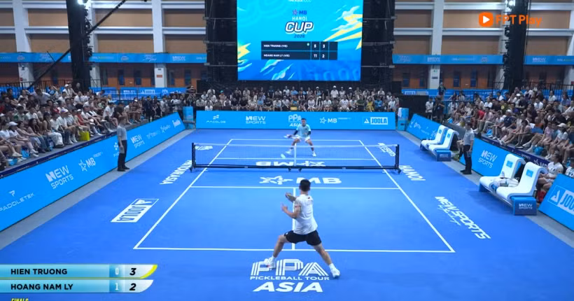 En avril 2026, lors de l'étape de Hanoi de ce tournoi, le joueur vietnamien Ly Hoàng Nam a remporté le titre en simple messieurs. Capture d’écran