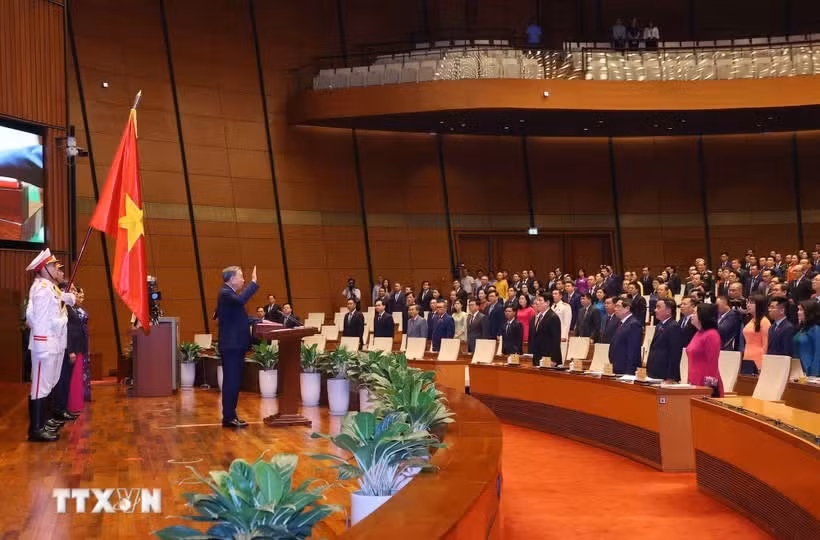 Le secrétaire général du Parti, Tô Lâm, prête serment comme nouveau président du pays, le 7 avril 2026 à Hanoi. Photo : VNA