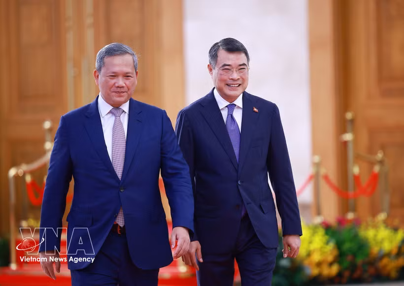 Premier ministre vietnamien Lê Minh Hung (à droite) accueille le Premier ministre cambodgien Hun Manet, à Hanoi pour le 3e Forum de l’avenir de l’ASEAN 2026, le 8 juin 2026. Photo : VNA