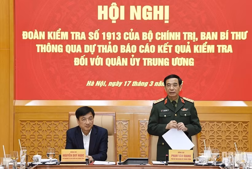 Le général Phan Van Giang, vice-secrétaire de la Commission militaire centrale et ministre de la Défense s’exprime lors de la conférence. Photo: VNA
