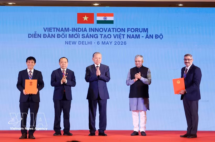 Le secrétaire général du Parti et président de la République, Tô Lâm, s’adresse au Forum de l'innovation Vietnam - Inde ayant pour thème «Coopération dans le développement des ressources humaines, des sciences, des technologies, de l'innovation et de la transformation numérique», à New Delhi, le 6 mai 2026. Photo : VNA