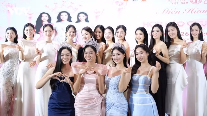 Les prétendantes au titre de Miss Vietnam 2026 ont fait monter la température d'un cran lors de la la conférence de presse, à Hai Phong, le 6 octobre. Photo : Comité d’organisation 