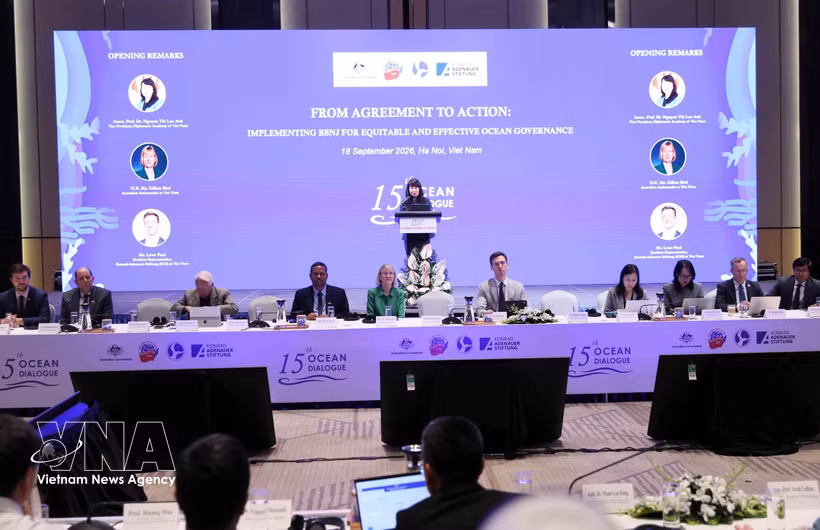 La prof. associée-Dr Nguyên Thi Lan Anh, vice-présidente de l’Académie diplomatique du Vietnam, prononce le discours d’ouverture du 15e Dialogue sur les océans, à Hanoi, le 18 septembre. Photo : VNA.