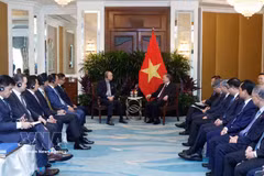 Le secrétaire général du Parti communiste du Vietnam et président de la République, Tô Lâm, reçoit M. Wee Ee Cheong, vice-président et directeur général du groupe bancaire UOB. Photo : VNA.