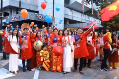 Des Vietnamiens lors des activités marquant le 80e anniversaire de la Fête nationale du Vietnam à Kuala Lumpur (Malaisie). Photo / VNA