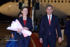 La Première ministre de la Principauté du Liechtenstein, Brigitte Haas, a été accueillie par le ministre des Finances, Ngo Van Tuan. Photo : VNA