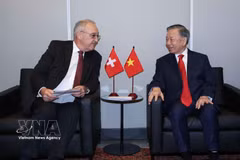 Le secrétaire général du Parti communiste du Vietnam et président de la République, To Lam (droite) et le président de la Confédération suisse, Guy Parmelin. Photo : VNA