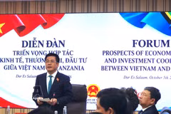 Le vice-président de l’Assemblée nationale du Vietnam, Nguyen Hong Dien, s’exprime lors du forum. Photoe : Département de la promotion du commerce