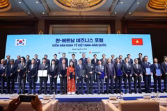 Lors de l'échange de protocoles d'accord lors du Forum économique Vietnam-République de Corée (Photo : VNA)