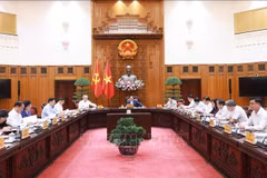 Le Premier ministre Pham Minh Chinh souligne la nécessité de réorganiser les services publics conformément aux orientations du Parti et aux exigences pratiques. Photo : VNA