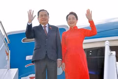 Le président de l'Assemblée nationale, Tran Thanh Man et son épouse. Photo : VNA
