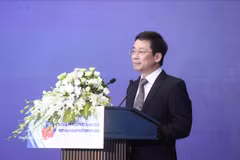 Nguyen Duy Hung, vice-président de la Commission centrale des politiques et stratégies, prononce un discours au Forum maritime du Vietnam 2026. Photo : VNA