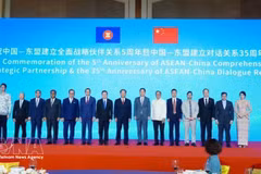 Des délégués assistent, le 15 septembre à Pékin, à la cérémonie marquant le cinquième anniversaire du partenariat stratégique global ASEAN-Chine et le 35e anniversaire des relations de dialogue ASEAN-Chine. Photo : VNA