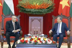 Le secrétaire général du Parti, To Lam, et le président de la Chambre des représentants jordanienne, Mazen Turki El Qadi. Photo : VNA