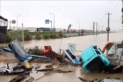 Dégâts causés par les pluies et inondations historiques dans le quartier de Phu Yen, province de Dak Lak. Photo : VNA