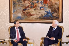 Le président de l’Assemblée nationale du Vietnam, Tran Thanh Man (gauche), a eu l’après-midi du 14 avril (heure locale) une entrevue avec le président italien, Sergio Mattarella. Photo : VNA