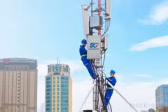 Le groupe VNPT accélère le déploiement des infrastructures et des stations de base VinaPhone 5G à l’échelle nationale. Photo / VNA