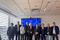 Les participants à la séance de travail réunissant la délégation de l'Académie nationale politique Hô Chi Minh, le Conseil central des études théoriques et les dirigeants de l'Institut Nouvelle-Zélande-Asie. Photo : VNA