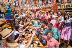 Le festival s'anime de couleurs éclatantes et de danses entraînantes à travers tout le Royaume du Soleil. (Photo : Sun Group)