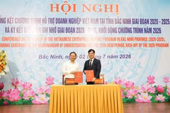 Le Comité populaire de Bac Ninh et Samsung Electronics Vietnam signent un protocole d’accord pour le programme de soutien aux entreprises 2026-2030. Photo : VNS