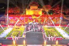 Hanoï organise de nombreux événements et festivals d'automne pour attirer les visiteurs. Sur la photo : Scène du Festival mondial de la culture de Hanoï 2025 au Centre du patrimoine de la citadelle impériale de Thang Long. (Photo : hanoimoi.vn)