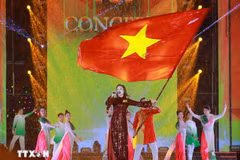 Un numero artistique au programme de concert « Le Vietnam en moi ». Photo : VNA