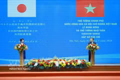 Les Premiers ministres Lê Minh Hung et Takaichi Sanae lors de la rencontre de presse. Photo : VNA