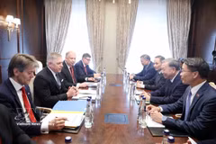 Le secrétaire général du Parti, Tô Lâm, rencontre le 9 mai 2025, à Moscou, le Premier ministre slovaque Robert Fico. Photo : VNA