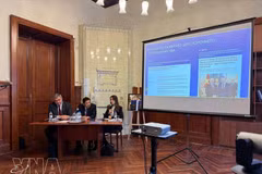 Les intervenants lors de la session thématique consacrée à la coopération économique, à la Chambre de commerce et d’industrie de Saint-Pétersbourg, le 16 octobre. Photo : VNA