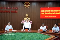 Le vice-Premier ministre permanent Pham Gia Tuc lors de la séance de travail avec le Comité permanent du Comité provincial du Parti de Quang Ngai (Centre). Photo : VNA