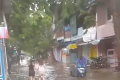 À Jakarta, les eaux de crue recouvrent routes et zones résidentielles suite aux fortes pluies du 12 janvier 2025. (Photo : www.jakartadaily.id)