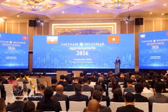 Lors du Forum des entreprises Myanmar-Vietnam, organisé dans le cadre de la visite officielle au Vietnam du dirigeant birman. Photo : VNA