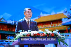 Le Premier ministre Lê Minh Hung au Forum. Photo : VNA