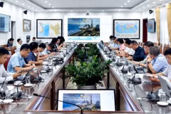 Des responsables se sont réunis à Hanoï le 10 juillet pour examiner la collaboration entre les agences en vue de la construction du Centre de presse international pour la Semaine des dirigeants économiques de l'APEC 2027. (Photo : VNA)