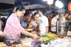 La semaine présente plus de 2 000 produits issus de 34 provinces et villes, dont des produits OCOP classés de trois à cinq étoiles exposés dans 130 stands. Photo : VNA