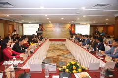 Lors du forum sur le commerce et la culture Vietnam-Cambodge. Photo : VNA