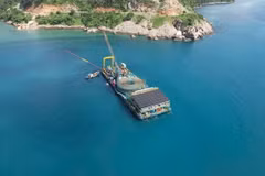 La zone spéciale de Con Dao peut désormais utiliser l'électricité du réseau national, limitant ainsi l'utilisation de sources d'énergie diesel. - (Photo plo.vn)