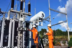 Le Premier ministre Pham Minh Chinhexige des mesures fortes pour sécuriser l'électricité. Photo / VNA