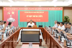 Lors de la 8e session de la Commission centrale de contrôle du Parti sous la présidence de Trân Sy Thanh. Photo : VNA
